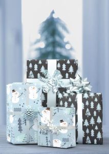 Frosty Friends Reversible JUMBO Roll Gift Wrap (Amigos Helados Papel de Regalo Reversible) — view details