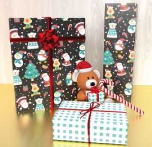 Cheers to the Holidays Reversible Gift Wrap (Saludos a las Vacaciones Papel de Regalo Reversible) — view details